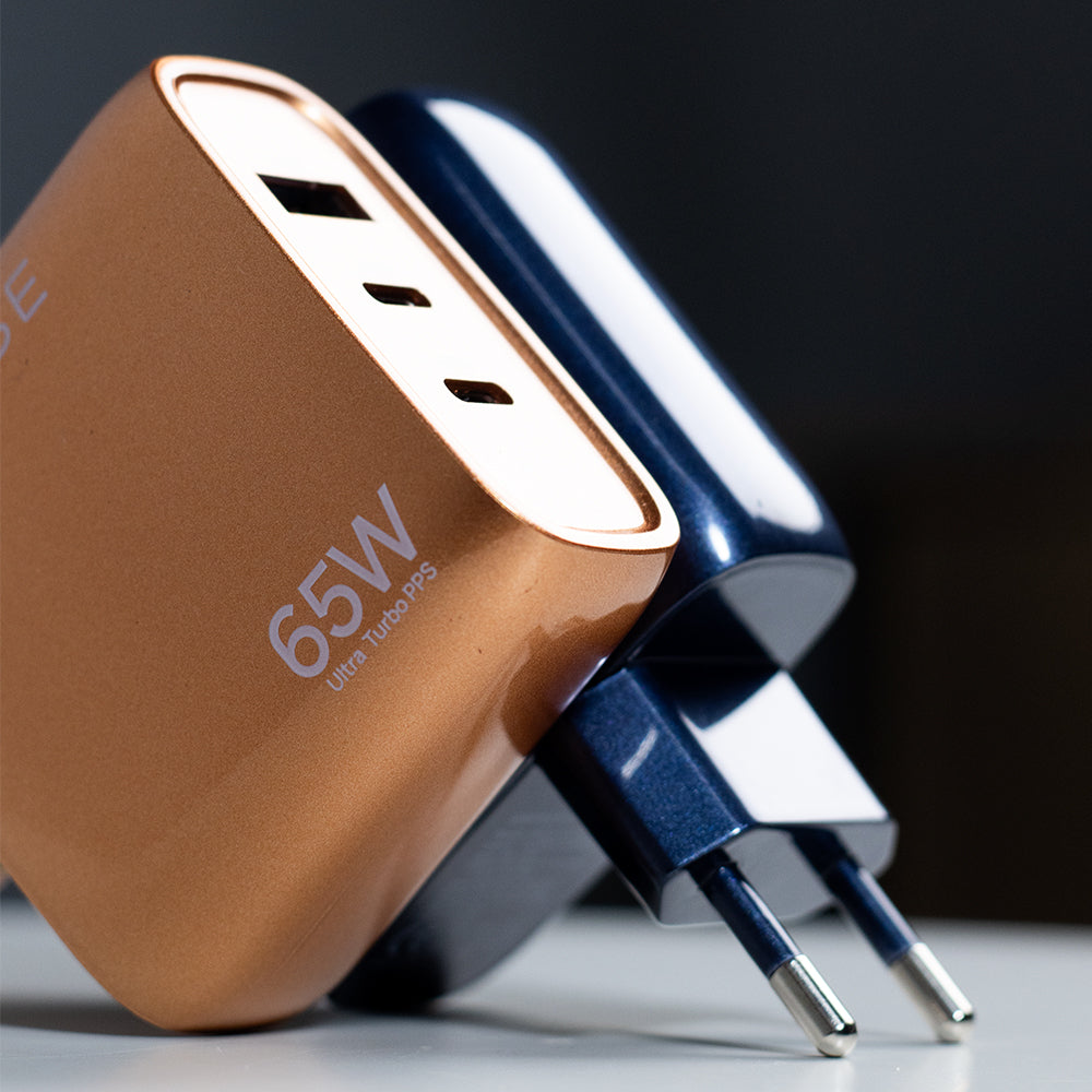 Carregador Turbo com 1 porta USB + 2 Tipo-C Turbo 65W